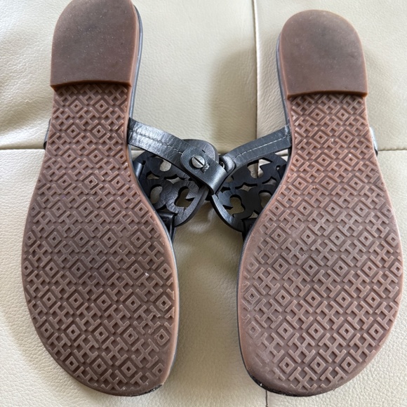 Authentic Tory Burch Miller Sandals Flip Flops Logo Leather Gray W 8.5 - Picture 5 of 8